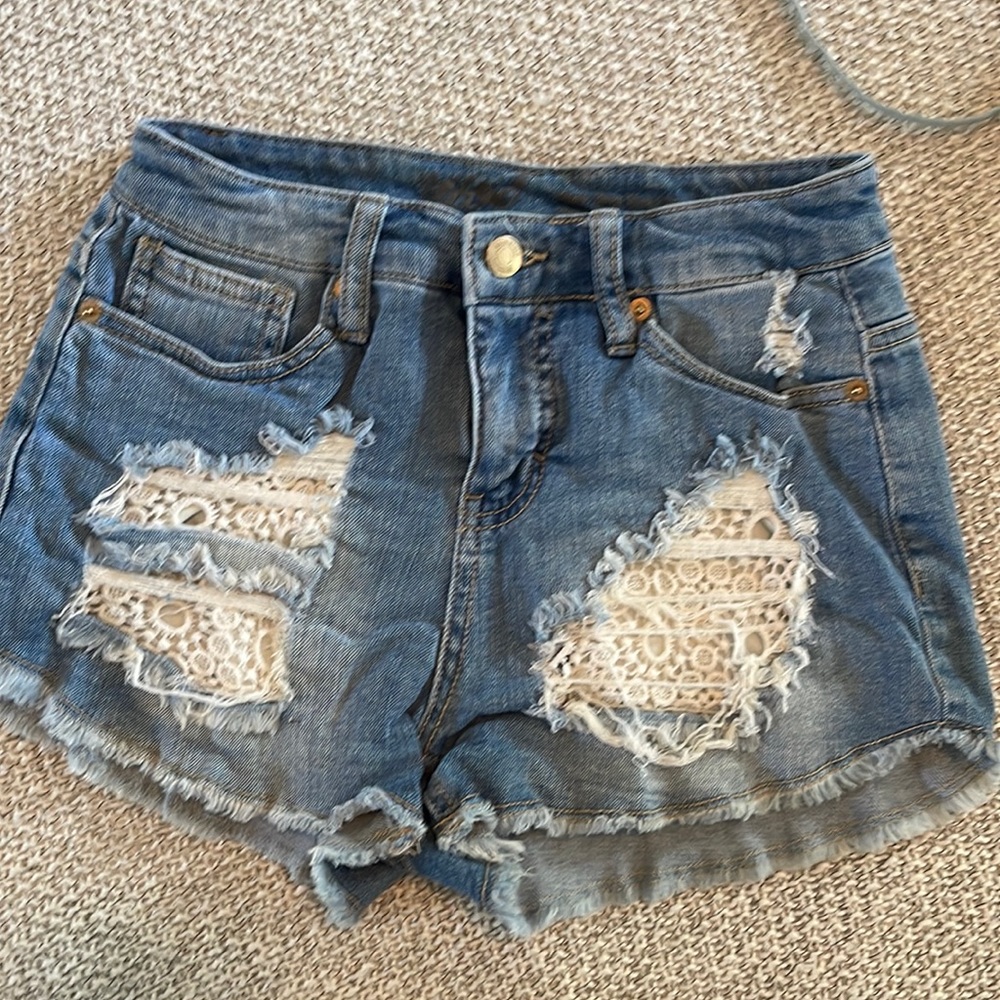 Short jean shorts with lace detail